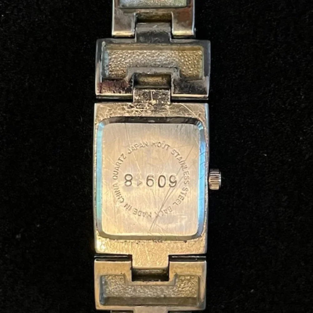 ACCESSORY CROSSING | Women's Silver-tone Bracelet watch-NEW Battery